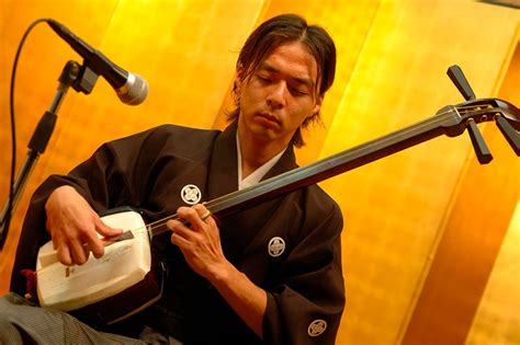 Сямисэн или японская лютня