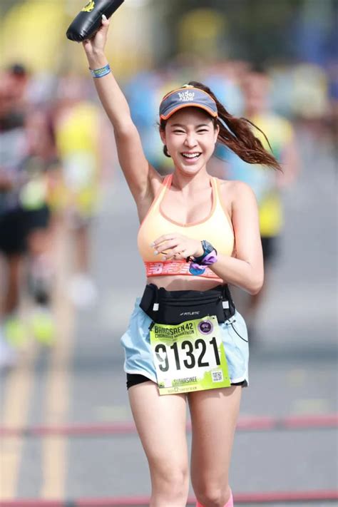 Gi I Ch Y Bikini Th I Lan C N V V Nhan S C Xinh H N H U