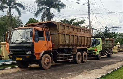 2 Truk Pengangkut Tanah Dikandangkan Ke Mapolres Ogan Ilir 12 Lagi