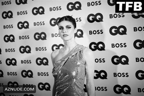 Alexandra Daddario Sexy Seen Flaunting Her Hot Figure On The Red Carpet At The GQ Awards In
