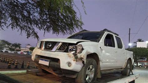 Caminhonete Roubada Recuperada Pela Prf Ap S Colidir Em Muro Na Br