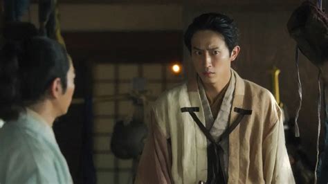 大河ドラマ「どうする家康」最終回（第48話）。岡崎城は大騒動！榊原康政（小平太）（杉野遥亮・右）は（c）nhk ― スポニチ