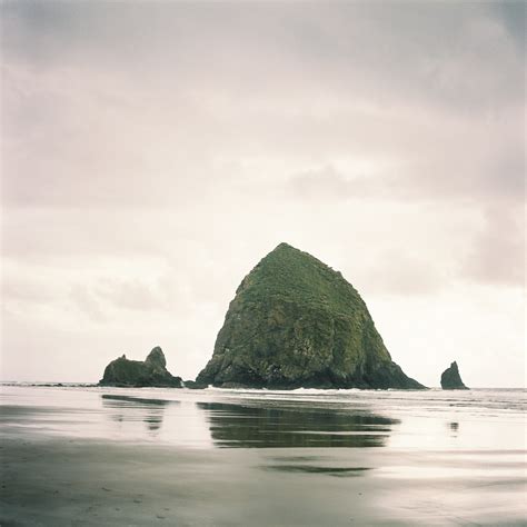 Haystack Rock In Cannon Beach Oregon Entouriste