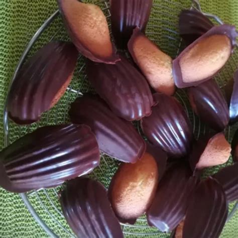 Madeleines Coque Chocolat Noir Dans Le Moule Madeleine Fp Guy