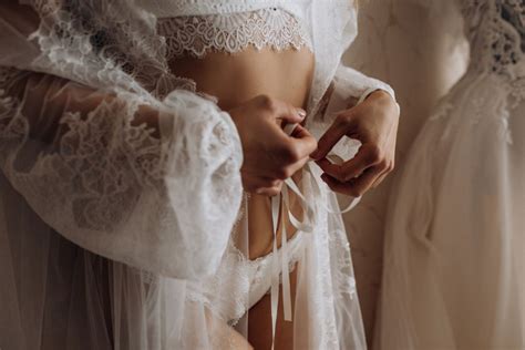Pourquoi La Lingerie En Dentelle Nous Attire Autant