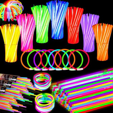 TURNMEON 900 Glow Sticks Bulk Patriotic Party Favors Glow In The Dark