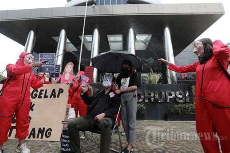 Aksi Peringatan Hari Antikorupsi Sedunia Foto 4 1904760 TribunNews