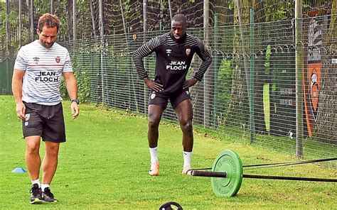 Benjamin Mendy toujours six à huit semaines avant dêtre apte avec le