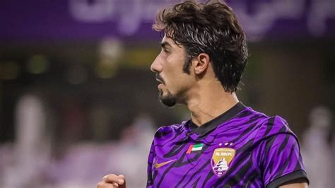 Internacional Faz Contato Pelo Lateral Esquerdo Erik Do Al Ain