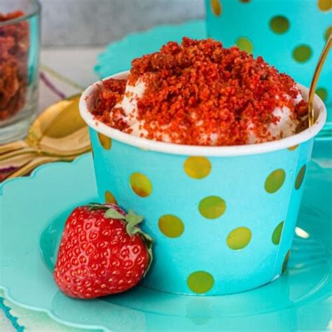 Easy To Make Strawberry Crunch Crumble Topping Recipe The How To Home
