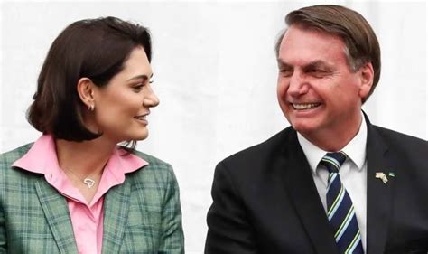 Michelle Jair Bolsonaro desembarca em Florianópolis para agenda