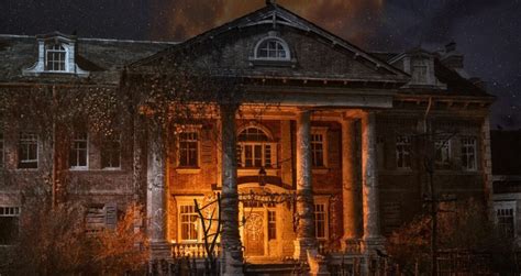 10 Best Haunted Houses In Virginia For Halloween Blue Ridge Mountains