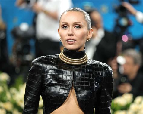 Miley Cyrus Poses Completely Naked While Embracing Her Natural Curls