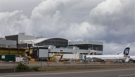 New Gates Posh Lounge At Sea Tac Airport Give Alaska Airlines An