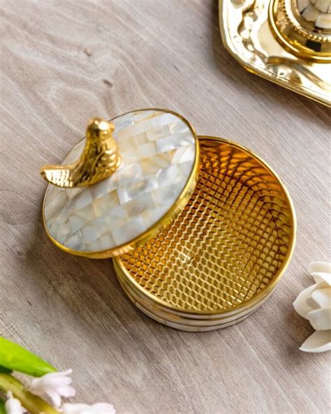 Перламутровая шкатулка с птичкой – в стильном интернет-магазине DECORAHOLIC