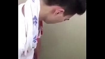 Nứng quá vào toilet XVIDEOS