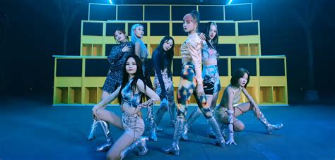 HOT ISSUE Fait Son Comeback Avec Le MV De ICONS K GEN