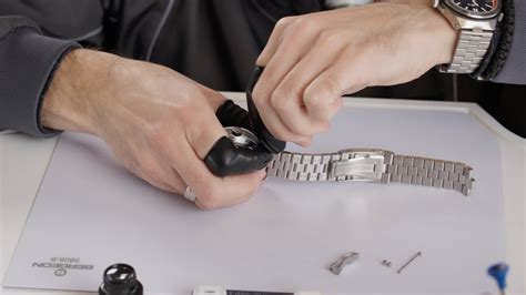 Explained How To Change Your Bracelet With The New Screw Pin System