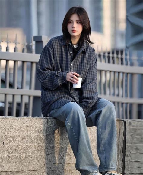 Tomboy style: outfits ideas in a masculine-feminine style di 2025
