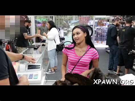 La juguetona descarada está tomando una perilla en una película de realidad XVIDEOS