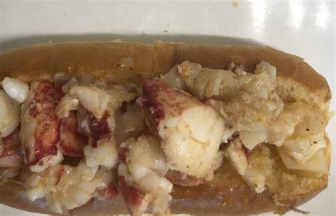 Maine Lobster Roll Dans Food Blog