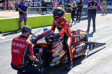 Top Fuel Dragsters Light Up The Las Vegas Strip Throttling To Over 332 Mph Autoevolution