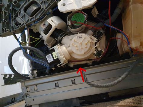 Electrolux Hygienisk GHE613CB3 - wyciek wody spod dna komory myjącej ...