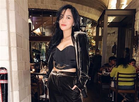 Lagi Lagi Umbar Aurat Penampilan Rachel Vennya Pakai Bikini Tuai Kritikan Hingga Bikin Malu Netizen