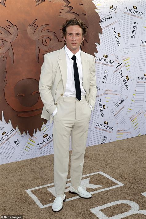 Jeremy Allen White Smokes A Cigarette At The Bear Season Three