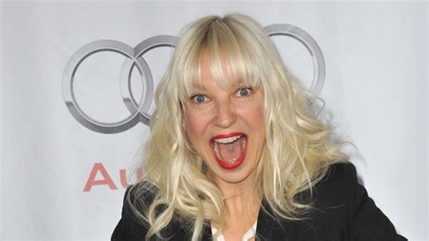 Someone Threatened To Leak Sias Nude Pictures She Beat Them To It