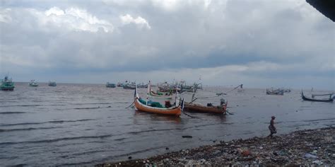 Bmkg Tanjung Perak Surabaya Waspadai Gelombang Tinggi Meter Lebih