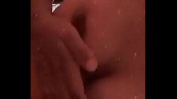 Amiga tetona me enseña XVIDEOS