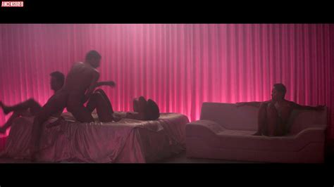 Naked Dira Paes In Divino Amor