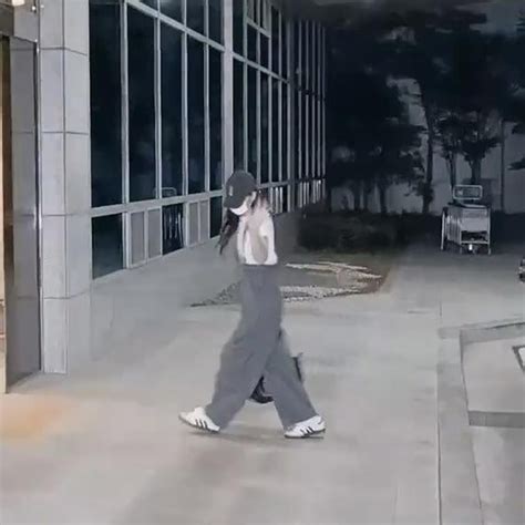 HOT Cận cảnh BLACKPINK đổ bộ ở sân bay Hàn Quốc chuẩn bị khởi hành đến Hà Nội