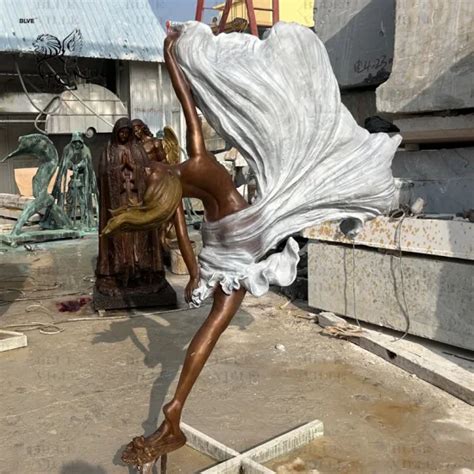 Garden Decoration Metal Beautiful Naked Dancing Girl Life Size Bronze Statue Wind Woman