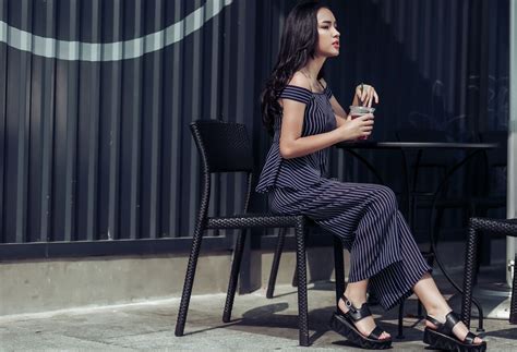 Hot girl cá tính Châu Bùi bất ngờ dịu dàng xuống phố