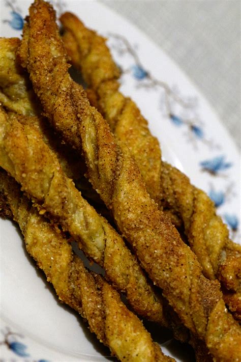 из слоеного теста с корицей