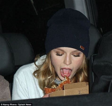 Supergirl Melissa Benoist Awkwardly Responds To Jeb Bush Calling Her Pretty Hot Daily Mail