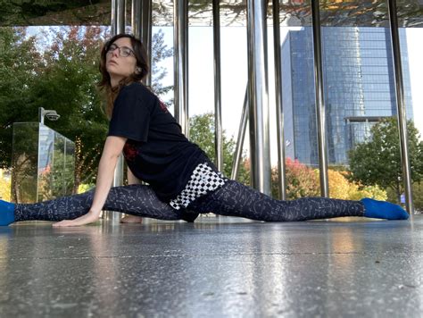 I Rich Old Guys Message Me If You Fit That Description And Ill Give You Access To My Pussy