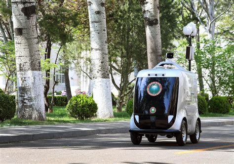 5g Unmanned Delivery Car Put Into Use At Beijing Institute Of