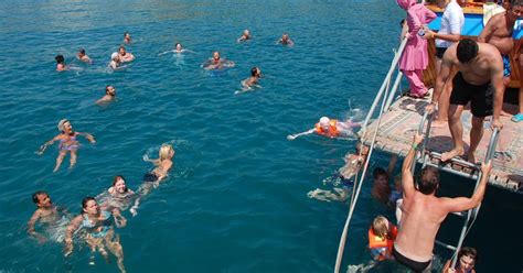 Lado Passeio de barco pela ilha dos golfinhos refrigerantes incluídos