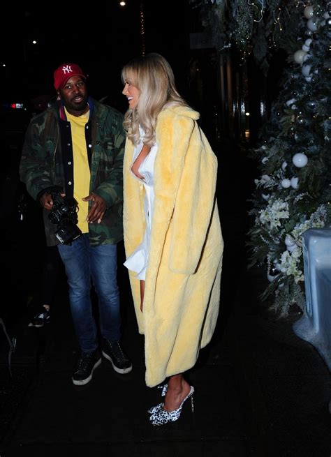 Laura Anderson TheFappening Sexy Tits In Cleavage The Fappening