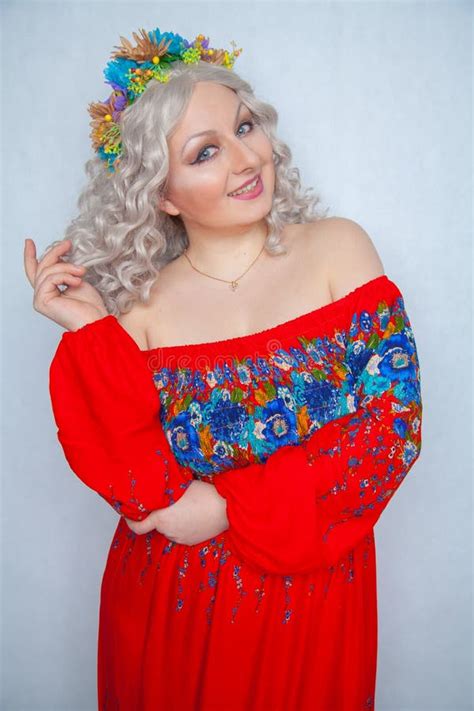 Oreilles Transparentes De Port De Robe Et De Loup De Lingerie De Domestique De Fille Potel E