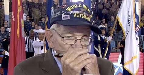 World War Ii Vets Haunting National Anthem On Harmonica Wows Crowd