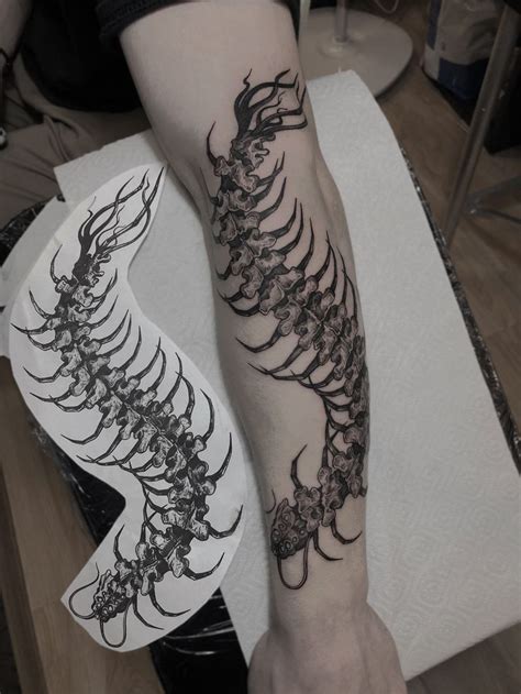 моя милая сколопендра 🖤 ползёт в свою обитель зла 😈 сделана за один ...