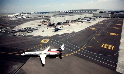 Chocan Aviones En Pista De Rodaje Del Aicm Quadrat N Michoac N