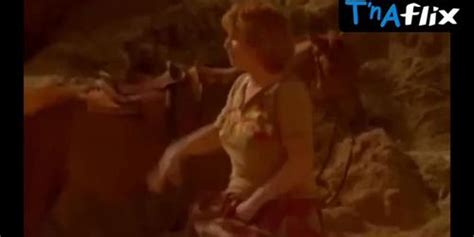 Lynn Endersson Lesbian Breasts Scene In El Ultimo Pecado De La