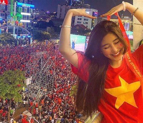 Hot girl Việt khoe ảnh đi bão ăn mừng lớn khi U22 Việt Nam vô địch Giới trẻ ZNEWS VN