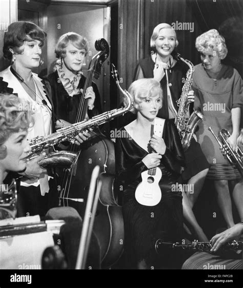 Tony Curtis Jack Lemmon Marilyn Monroe Some Like It Hot Directed By Billy Wilder Stock