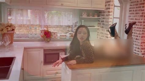 Mơ thành ca sĩ như Chi Pu nhưng hot girl ngủ gật lại khiến dân tình nhức mắt với điệu nhảy